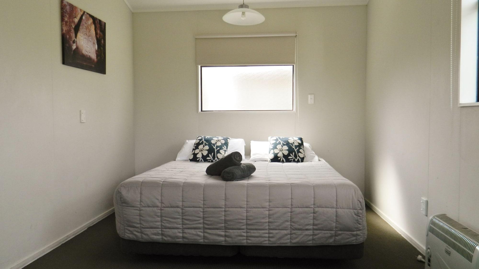 Taupo Debretts Spa Resort Екстер'єр фото A bedroom at the motel