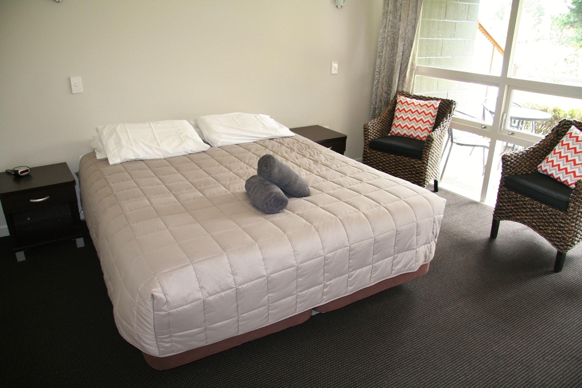 Taupo Debretts Spa Resort Екстер'єр фото A studio room at a motel