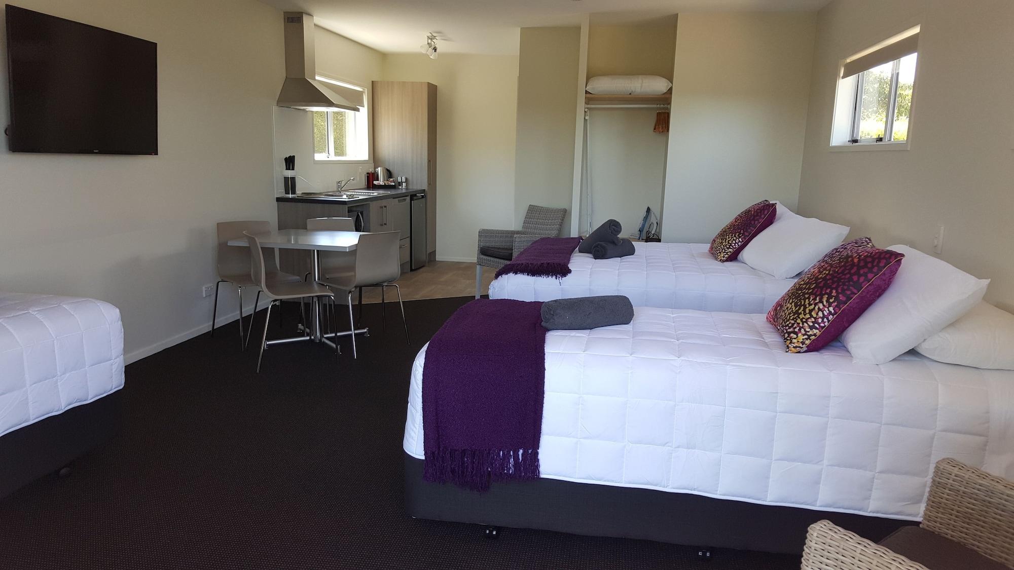 Taupo Debretts Spa Resort Екстер'єр фото Studio apartment
