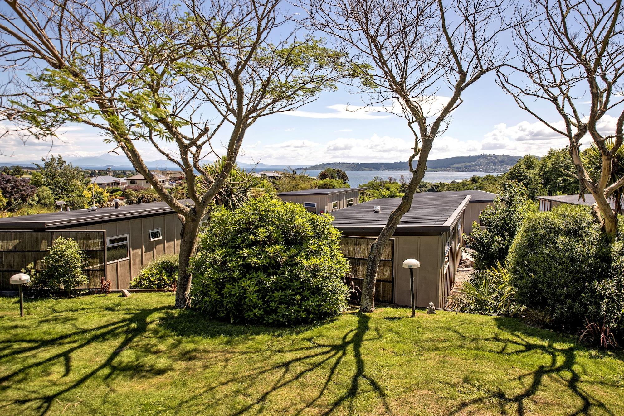 Taupo Debretts Spa Resort Екстер'єр фото Houses in the community