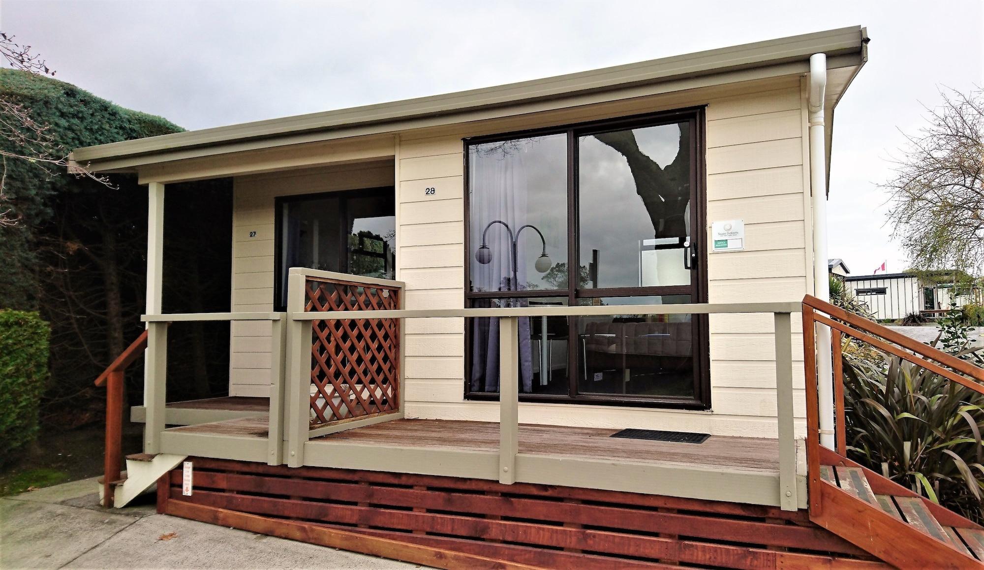 Taupo Debretts Spa Resort Екстер'єр фото A bach in Wellington, New Zealand